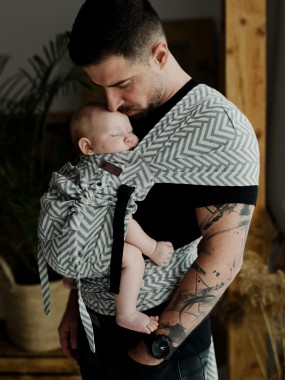 Little Frog Cross Hybrid – ergonomic half buckle baby carrier