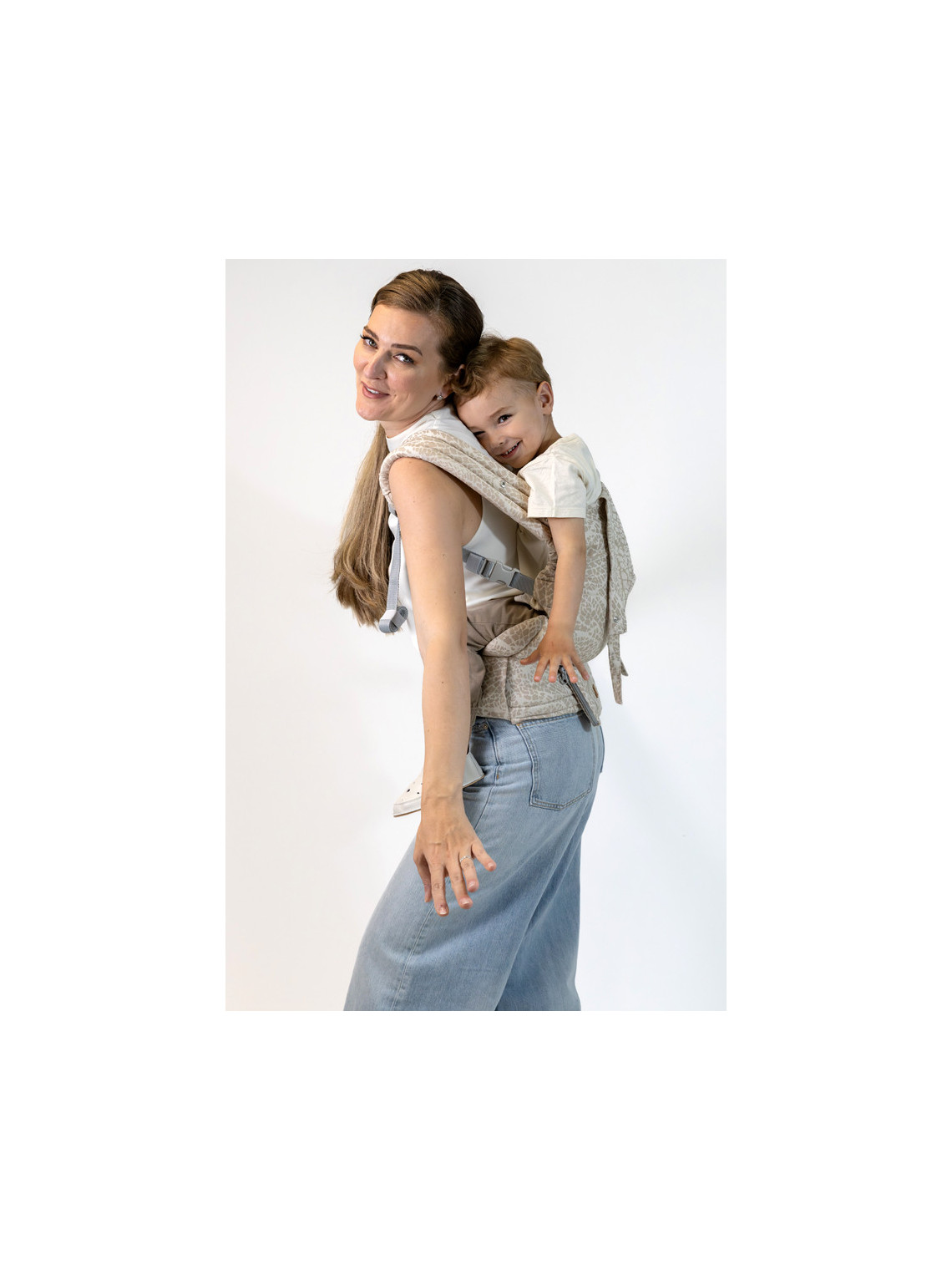 ISARA THE ONE Baby Carrier – From Newborn to Preschooler | Ergonomic and Fully Adjustable