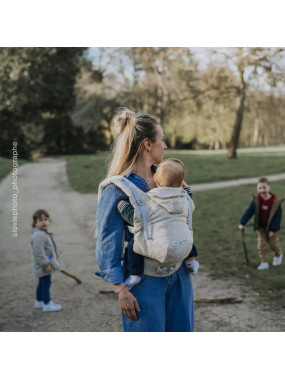 LOVE RADIUS HoodieCarrier 2 – ergonomic baby carrier from birth