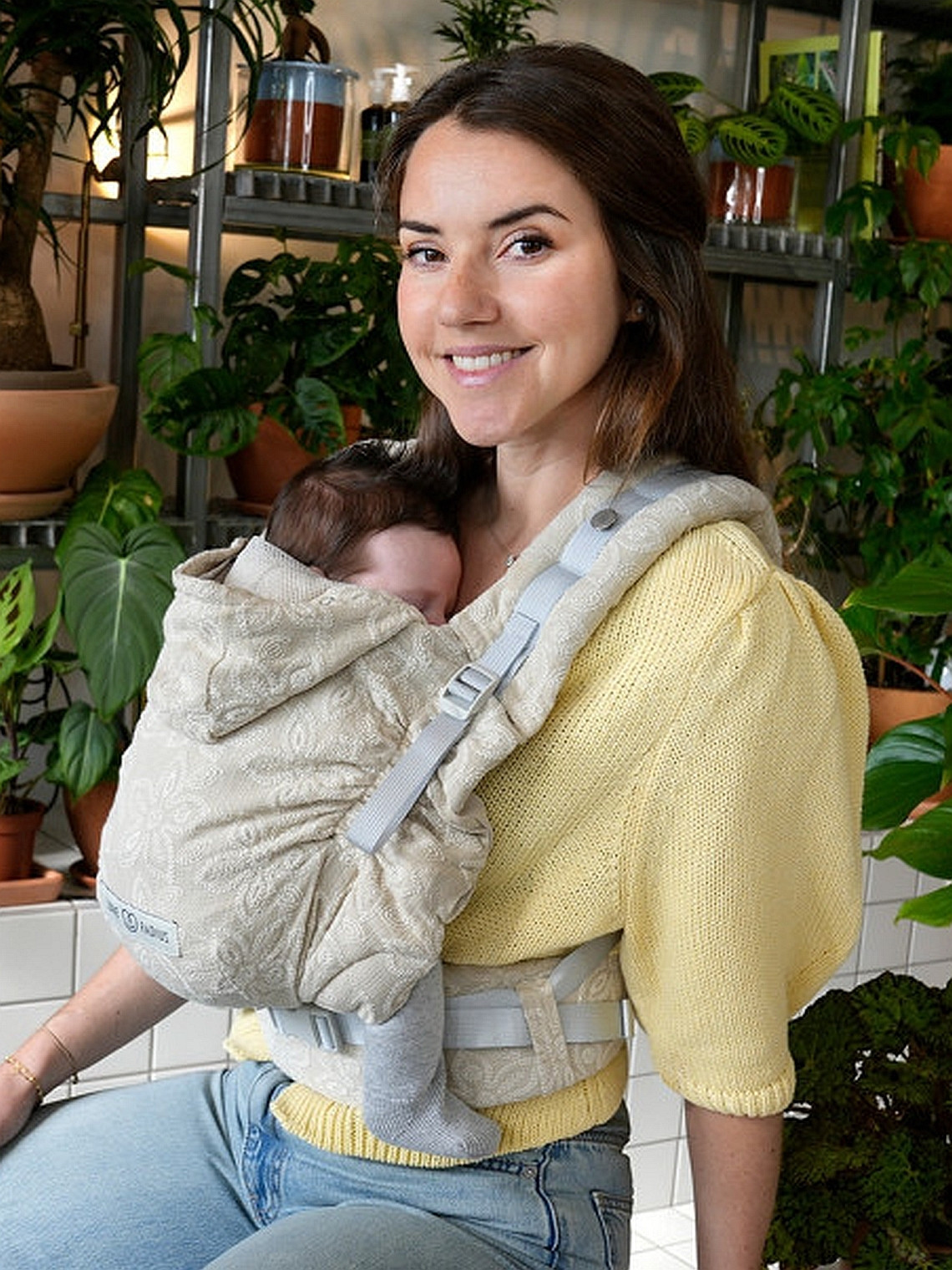 LOVE RADIUS HoodieCarrier 2 – ergonomic baby carrier from birth