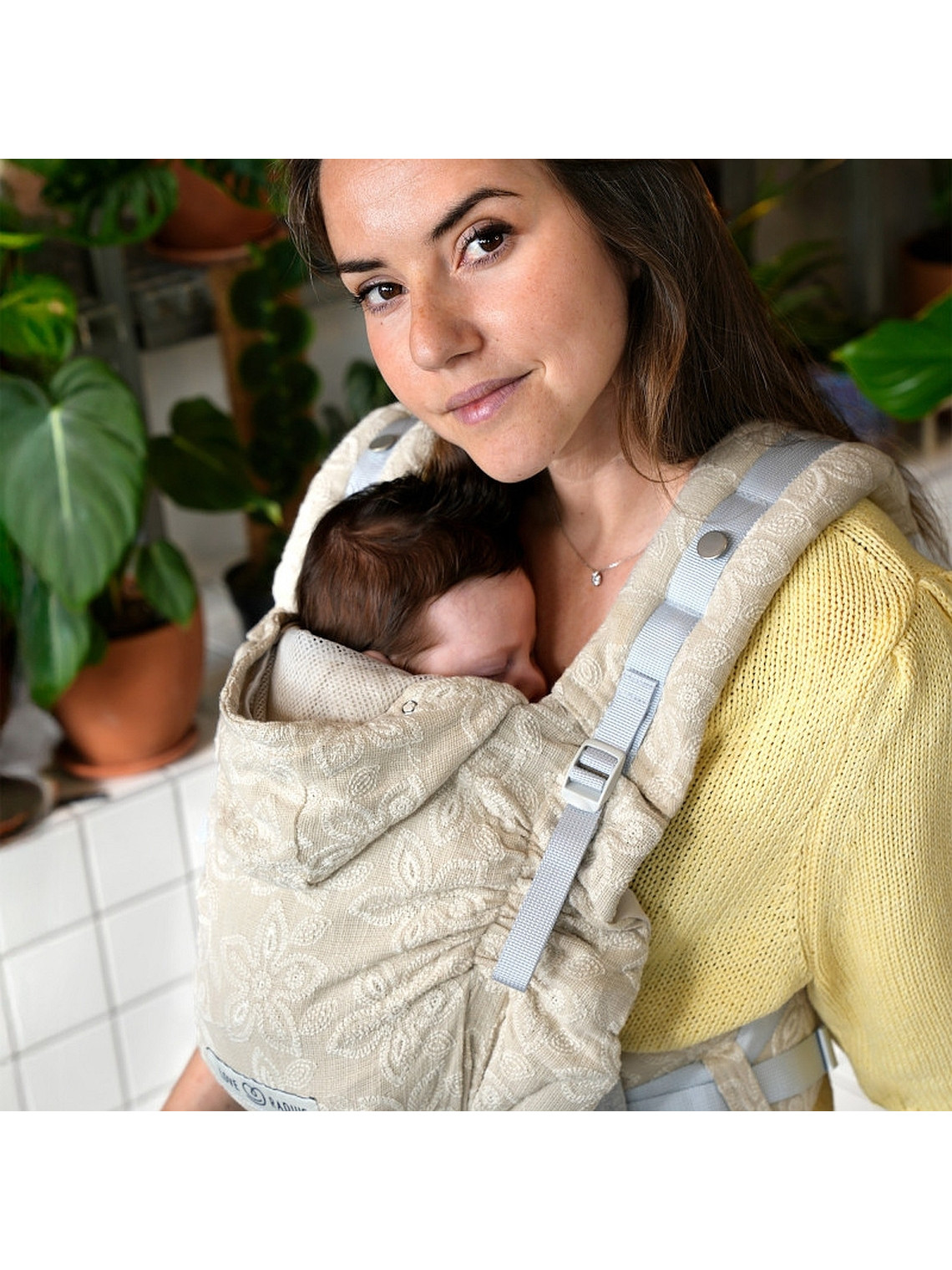 LOVE RADIUS HoodieCarrier 2 – ergonomic baby carrier from birth