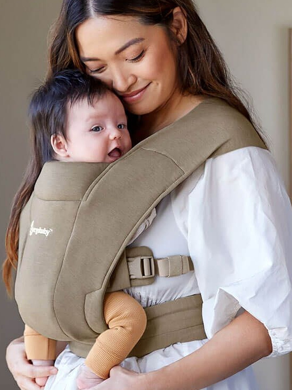 Ergobaby Embrace – soft and compact newborn carrier