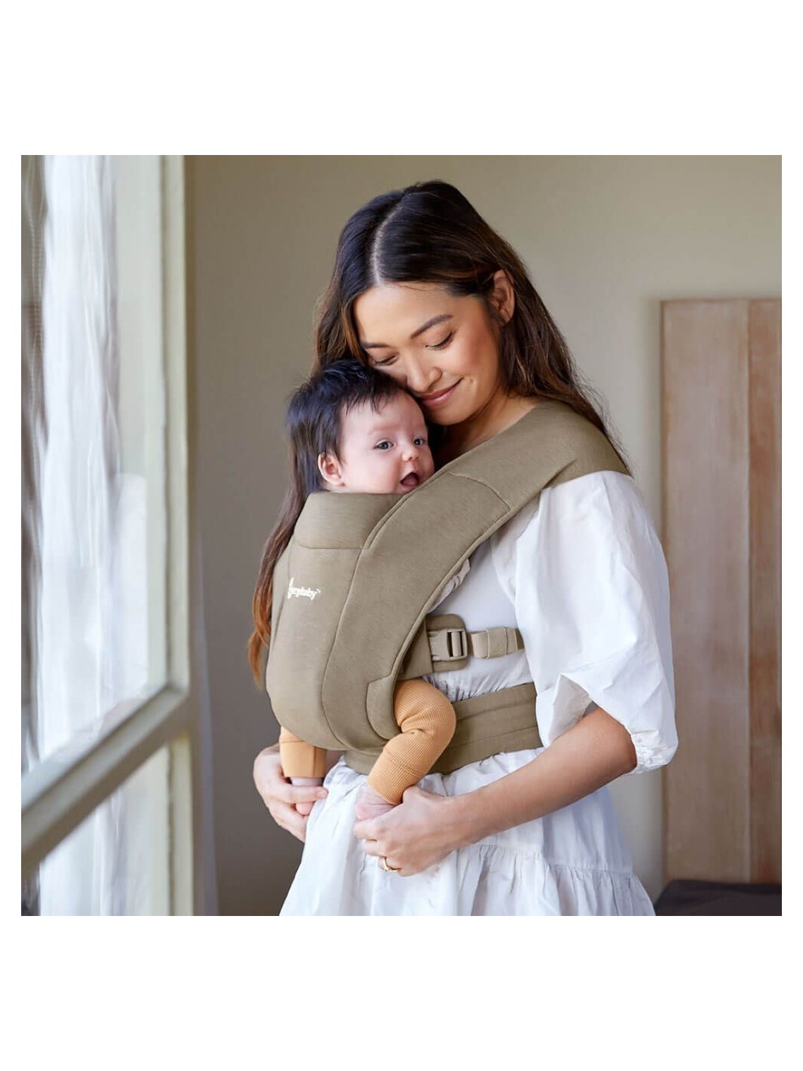 Ergobaby Embrace – soft and compact newborn carrier