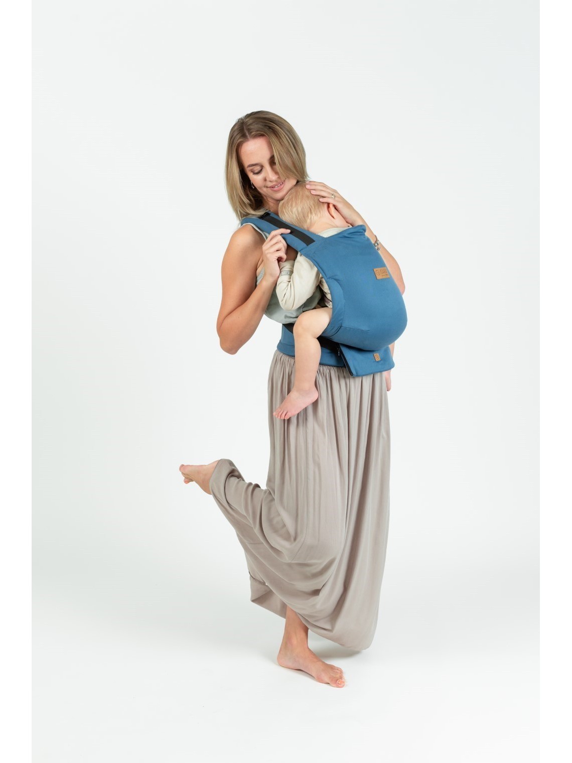 ISARA Quick Full Buckle – easy, fast, and ergonomic baby carrier