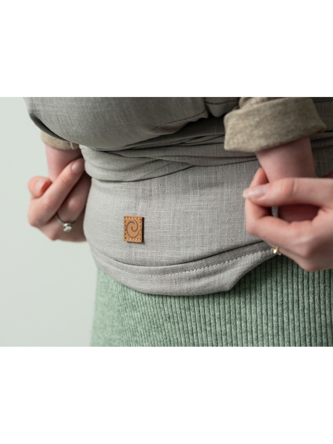 ISARA Quick Half Buckle – hybrid baby carrier with buckle and wrap flexibility